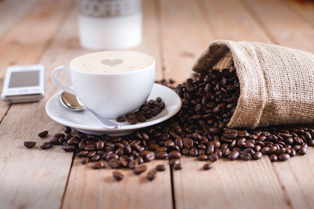 tasse de cafe avec grains