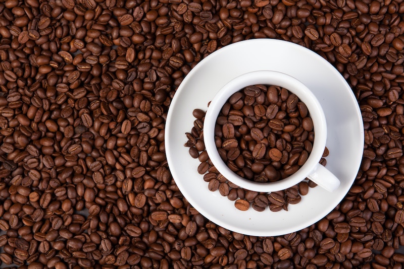 café en grain avec tasse de café